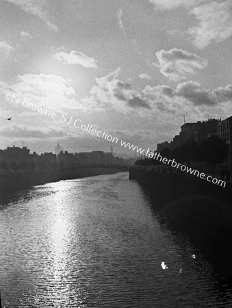 BATCHELORS WALK & HALFPENNY BRIDGE